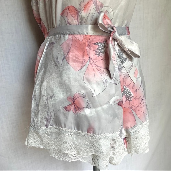 2 piece Silky Floral Lounge Set - Picture 8 of 8